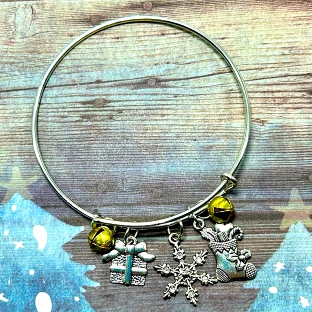 Handmade Christmas Jingle Bell Charm Bracelet!